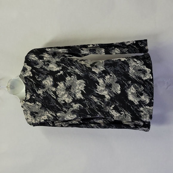 Top - Picture 2 of 4